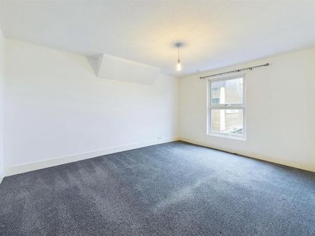 3 bedroom apartment to rent - Photo 2