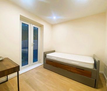 4 bedroom terraced house to rent - Photo 2