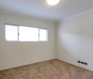SPACIOUS FAMILY HOME - Photo 3
