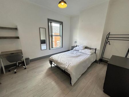 3 bedroom terraced house to rent - Photo 5