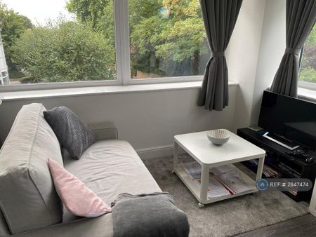 1 bedroom flat to rent - Photo 2