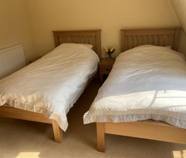 2 bedroom mews to rent - Photo 6