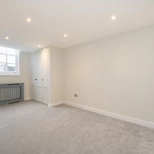 3 bedroom flat in 70b Hampton Road - Photo 2