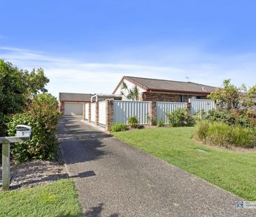 Modern 3 Bedroom Duplex in quiet location - Photo 2