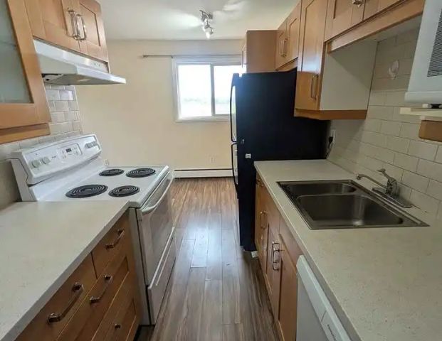 2 Bed Condo in Calder — 2 Bedrooms Condo Unit - Photo 1