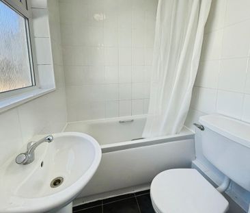 2 bedroom Mid Terraced House to let - Photo 6