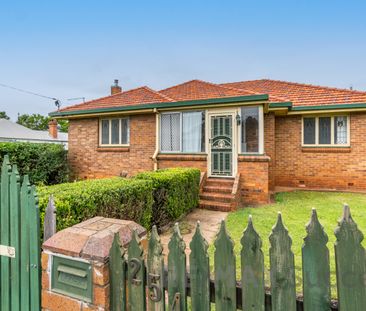 254 North Street, Rockville QLD 4350 - House For Rent | Domain - Photo 2