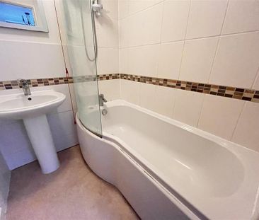 2 bedroom end of terrace house to rent - Photo 6