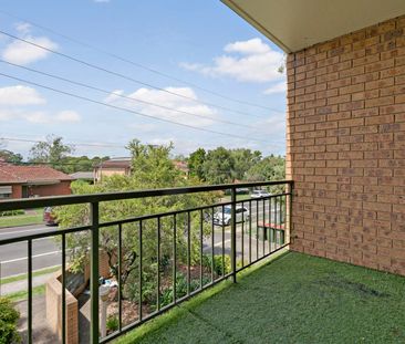 Freshly Painted 2 Bedroom Unit - Photo 2
