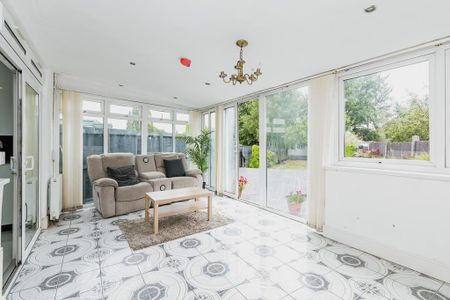 8 bedroom semi-detached house to rent - Photo 3