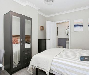 1 bedroom in a house share to rent - Photo 4