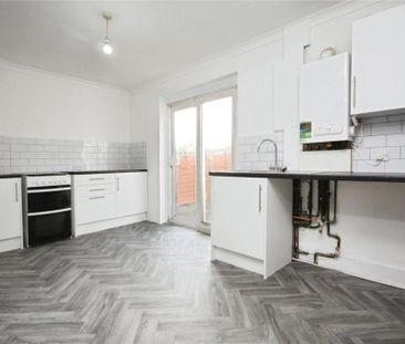 2 bedroom terraced house to rent - Photo 4