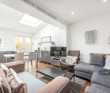 1 bedroom in a house share to rent - Photo 2