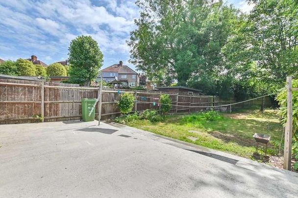 Lovat Close, Dollis Hill, NW2 - Photo 1