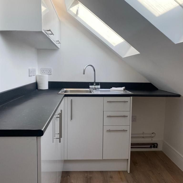 Studio to rent - Photo 1