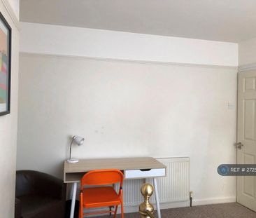 1 bedroom in a house share to rent - Photo 4