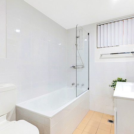 Unfurnished one bedroom apartment - Photo 4