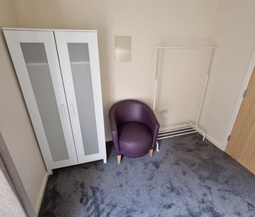 Room in a Shared House, Park Grange Mount, S2 - Photo 3