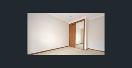 Comfortable living in a prime Preston location - Photo 3