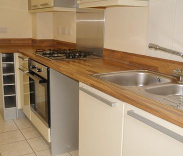 3 bedroom semi-detached house to rent - Photo 4