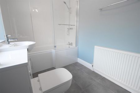 2 Bedroom House - Mid Terrace To Let - Photo 5