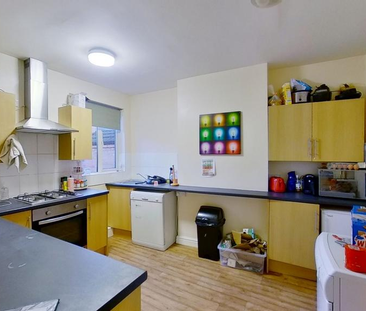 3 bedroom ground floor flat to rent - Photo 6