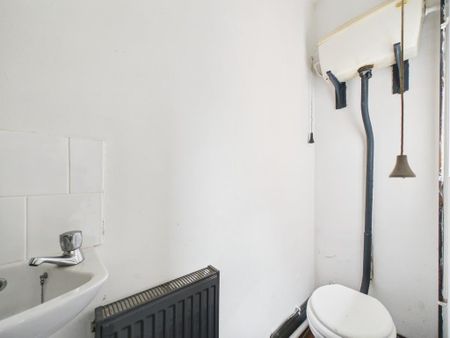 3 bedroom semi-detached house to rent - Photo 4