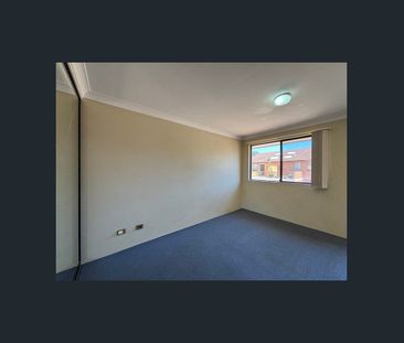 Spacious townhouse - Photo 1