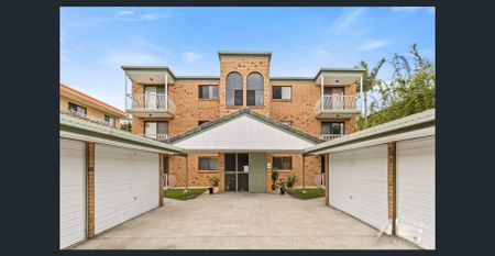 Light, Breezy and Conveniently Located - Photo 4