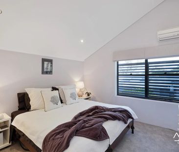 Private Garden Oasis in Balmain – Versatile Layout - Photo 3