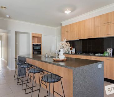 3 Strickland Court, Pakenham VIC 3810 - Photo 2
