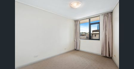 VIEWS TO BARANGAROO IN A HARBOURSIDE LOCALE - Photo 3