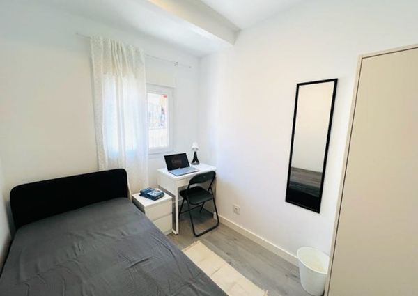 Calle León, Getafe, Community of Madrid 28903