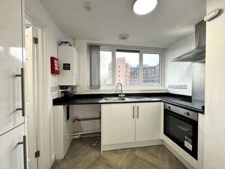 3 bedroom flat to rent - Photo 2