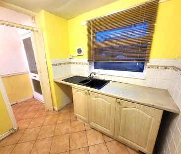 2 bedroom semi-detached house to rent - Photo 2