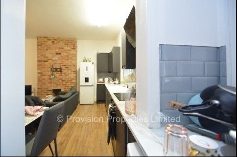 4 Bedroom Rentals Hyde Park - Photo 1