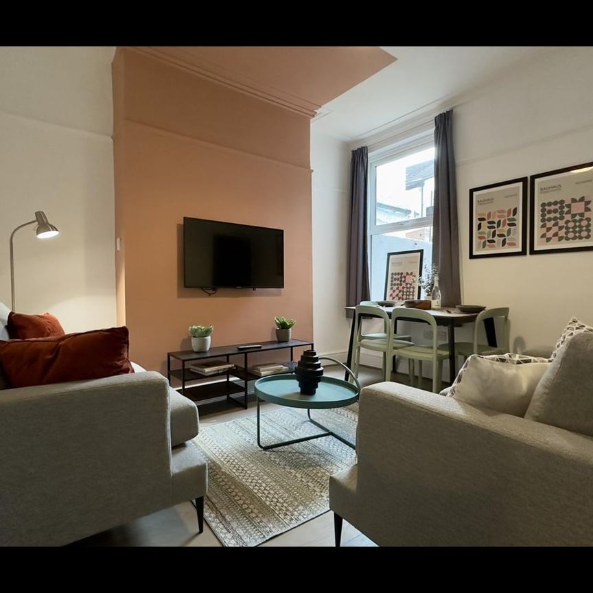 Room in a Shared House, Empress Road, L7 - Photo 1