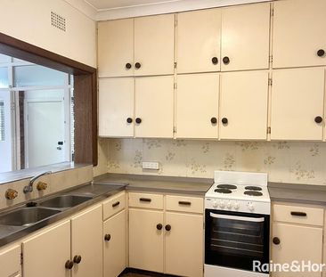 3-bedroom shared house, Gundarun St - Photo 6