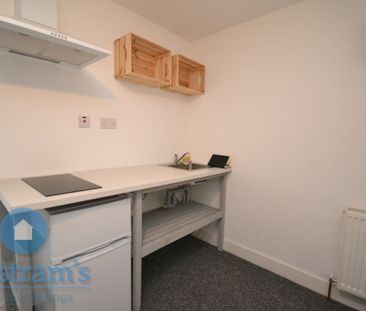 1 bed Studio for Rent - Photo 2