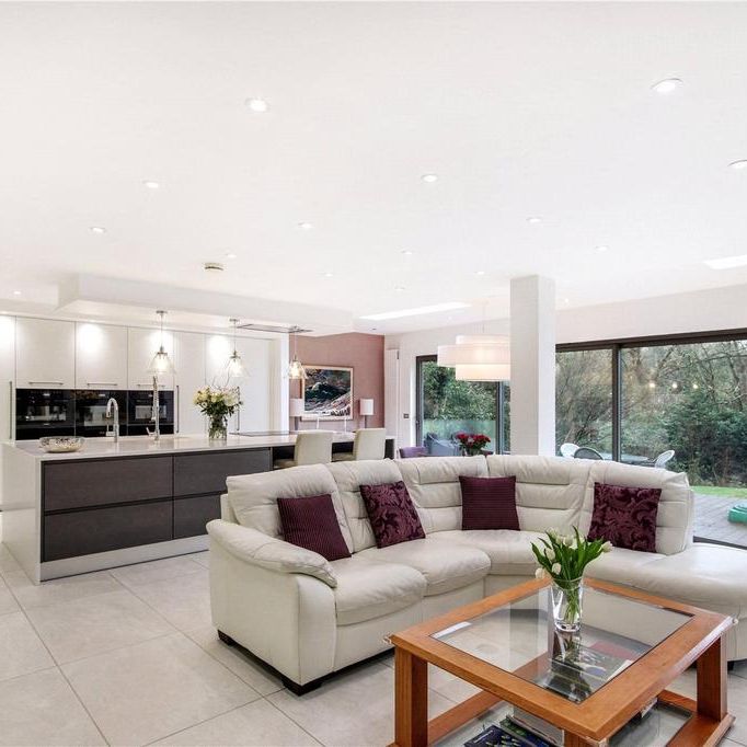 5 bedroom detached house to rent - Photo 1