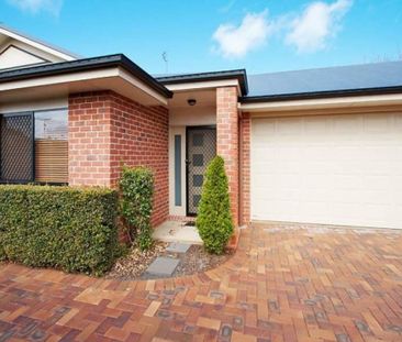 Conveniently Located 3-Bedroom Home – Walk to Westridge Shopping Ce... - Photo 5