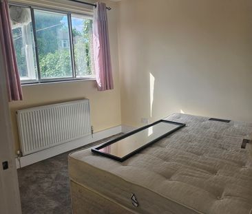 2 Bed Maisonette, Solway Close, TW4 - Photo 1