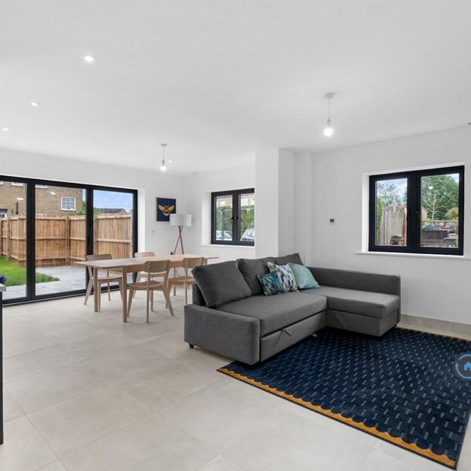 4 bedroom terraced house to rent - Photo 1