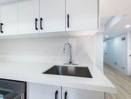 For Lease - 20 Penn Drive, Brampton, Ontario - Photo 4