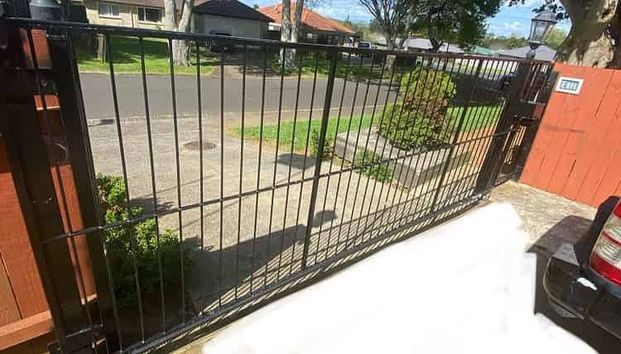 Charming 4BR Home in Pukekohe! - Photo 1