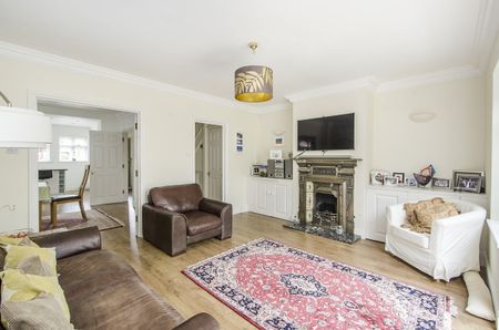 5 bedroom semi-detached house to rent - Photo 2