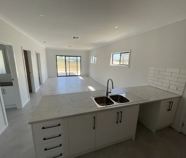 Neat and tidy home - Photo 4