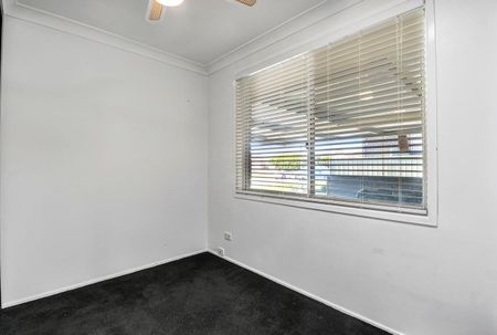 Charming 4-Bedroom Family Home in Werrington Downs - Photo 2