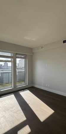 TOP FLOOR ERA-1500 SQ FOOT ROOF TOP PATIO! - Photo 1