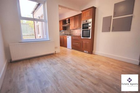 3 Bedroom House - Terraced To Let - Photo 3